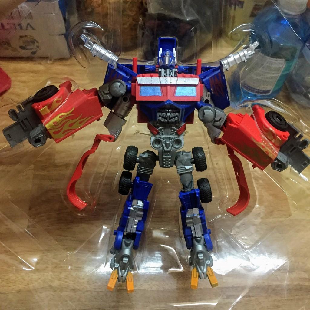 Mô hình robot biến hình