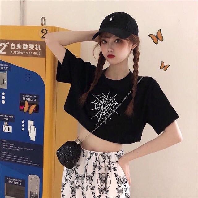 Áo croptop cổ tròn in các kiểu hot trend