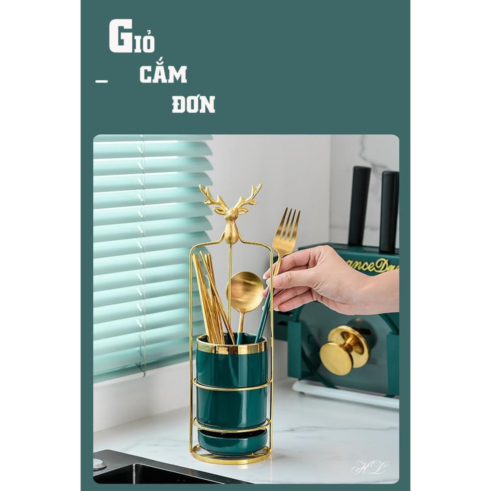 Ống cắm đũa, thìa dĩa sứ xanh có đĩa hứng nước kèm khung mạ vàng Hươu Cao