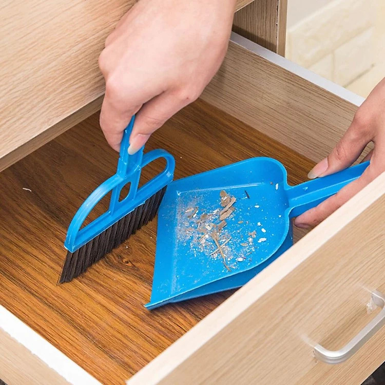 Dụng cụ vệ sinh nhà cửa thông minh 2 trong 1, chổi quét dọn mini kèm đồ hốt rác giúp dọn sạch bụi bám trên máy tính, góc tủ, cửa sổ,... GROFA- giao màu ngẫu nhiên