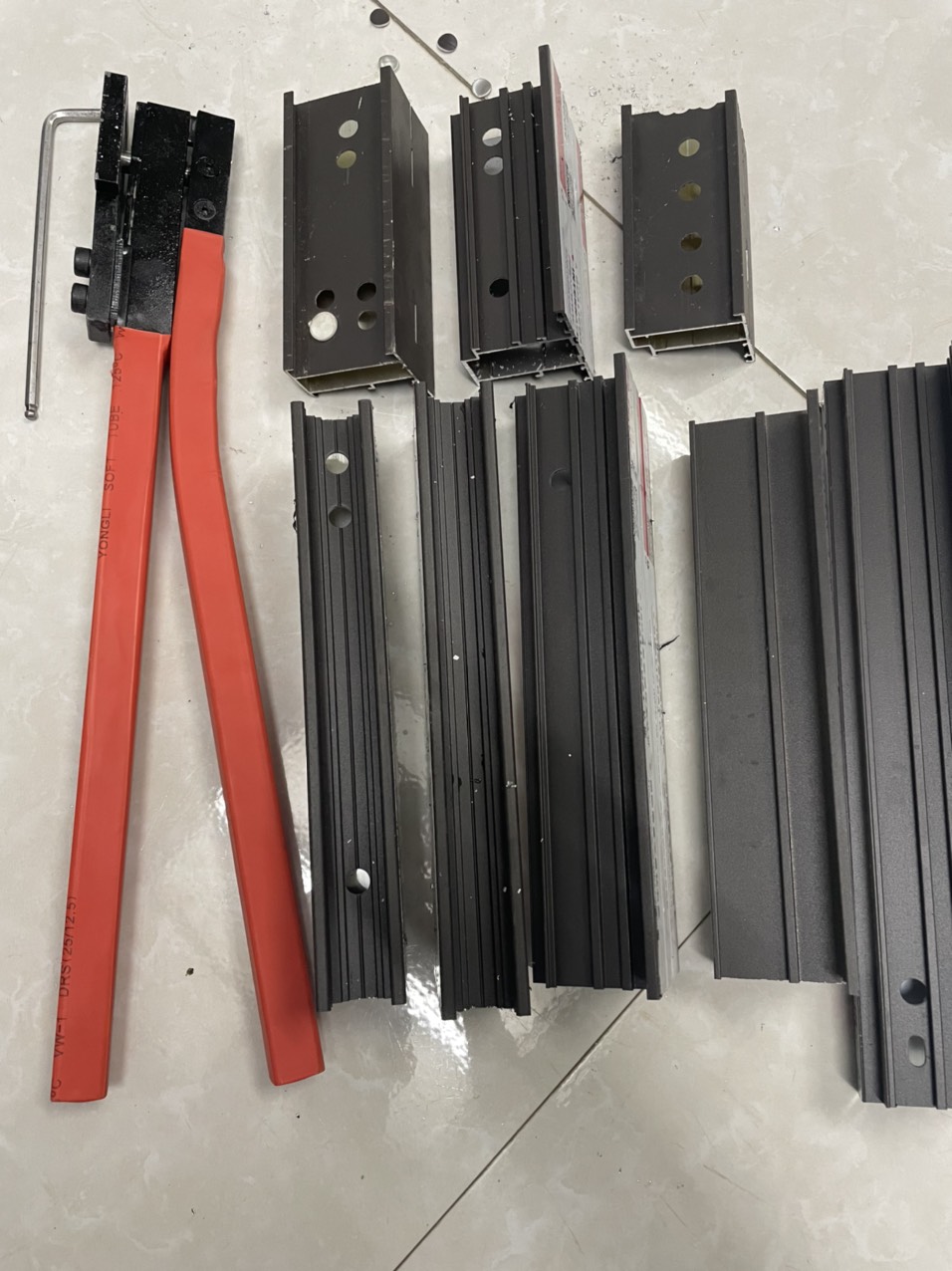 Kìm Tích hợp cánh cửa sổ + khung bao cửa sổ mở xingfa