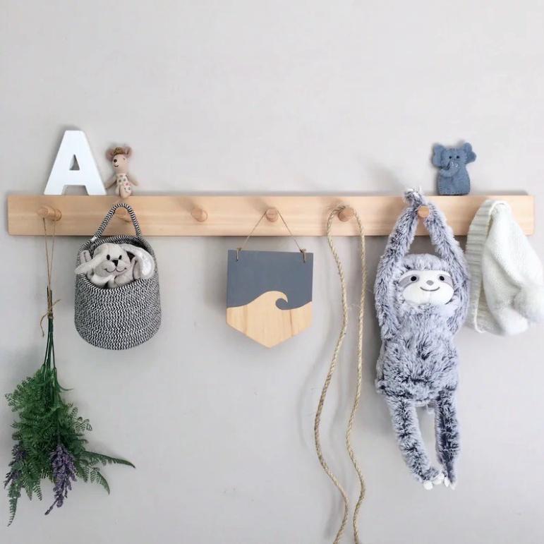 Giá gỗ treo quần áo đẹp, kệ trang trí decor phòng ngủ,móc treo quần áo