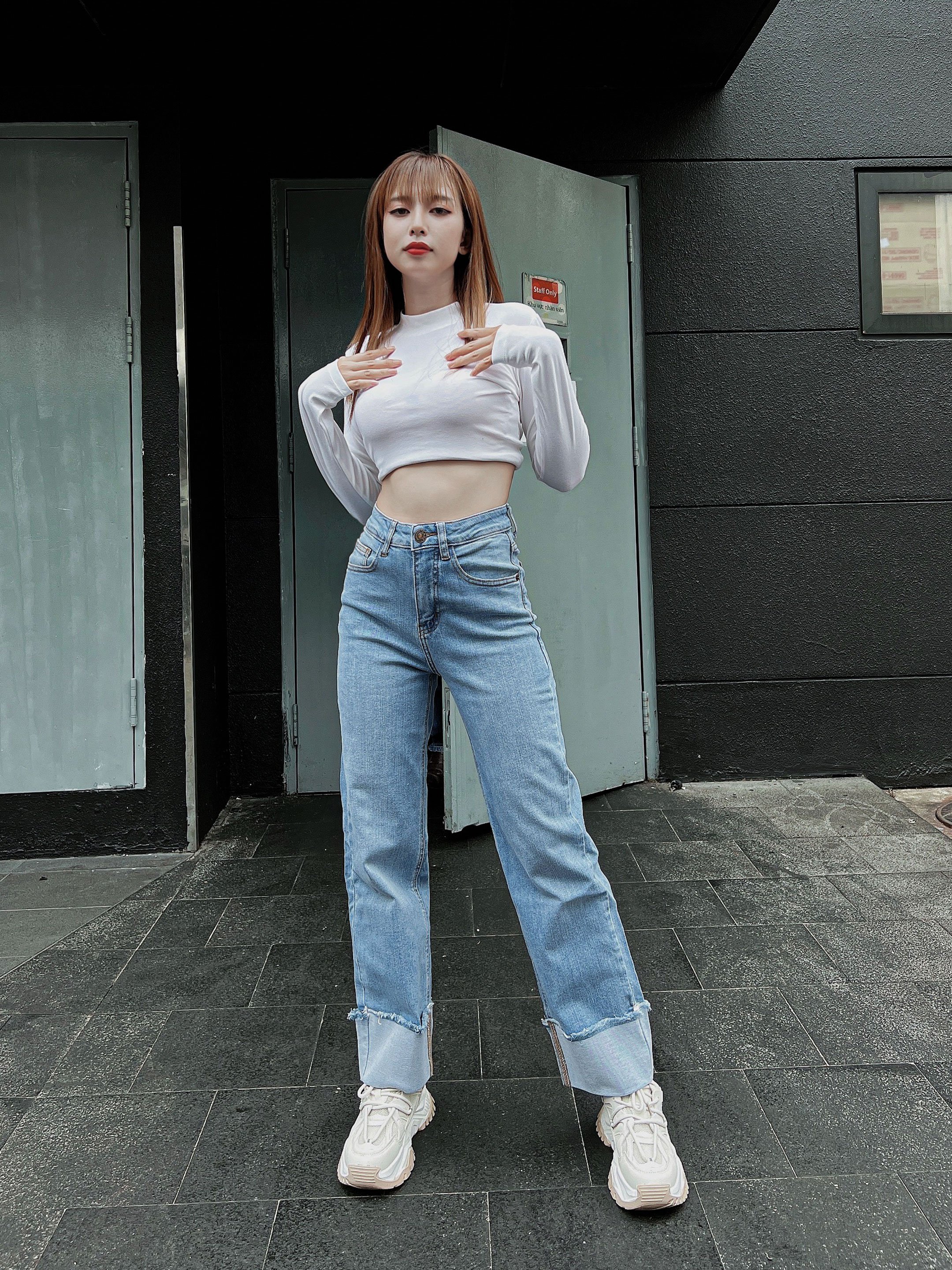 Quần jeans nữ HQJeans dáng suông ống rộng thiết kế gấp ngược gấu mới lạ phong cách thời trang trang nhã