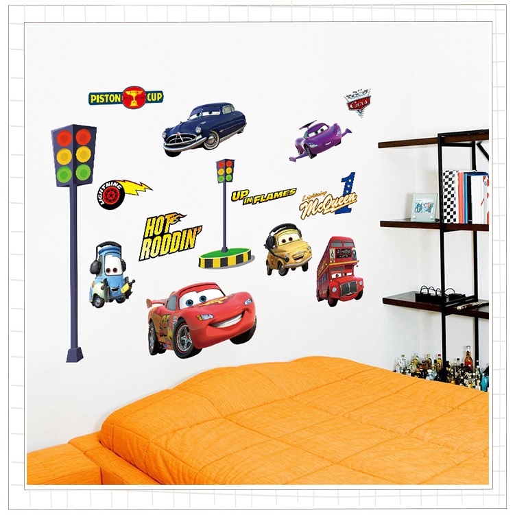 Decal dán tường cho bé trai - Vương quốc xe hơi Car McQueen (84 x 120 cm)