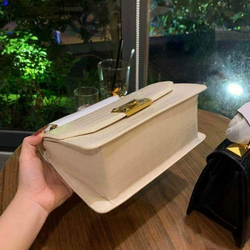 TÚI ĐEO CHÉO NỮ DA VÂN RẮN KHOÁ GẬP