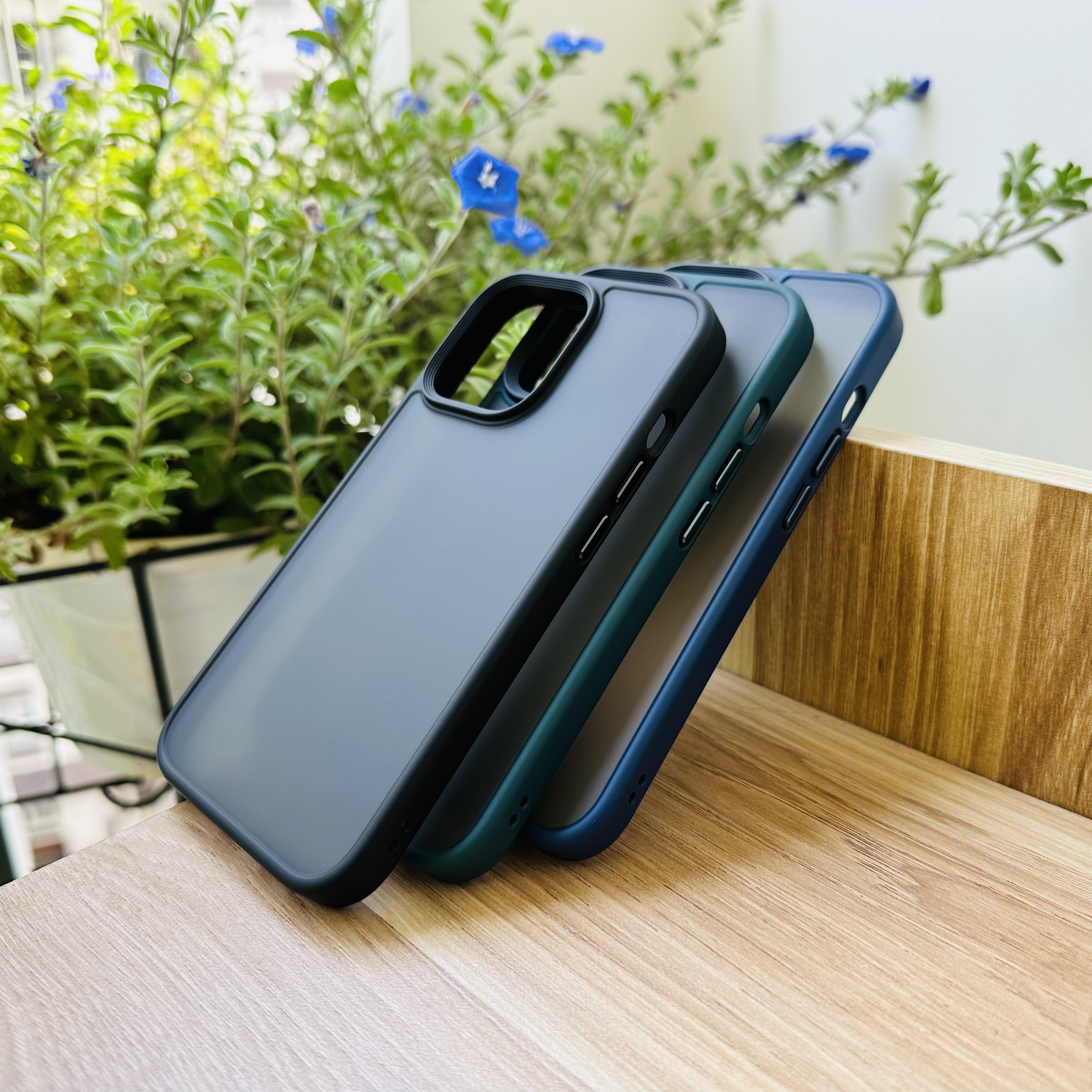 Ốp lưng dành cho  iPhone 13 Pro Likgus lưng nhám viền màu- Hàng chính hãng