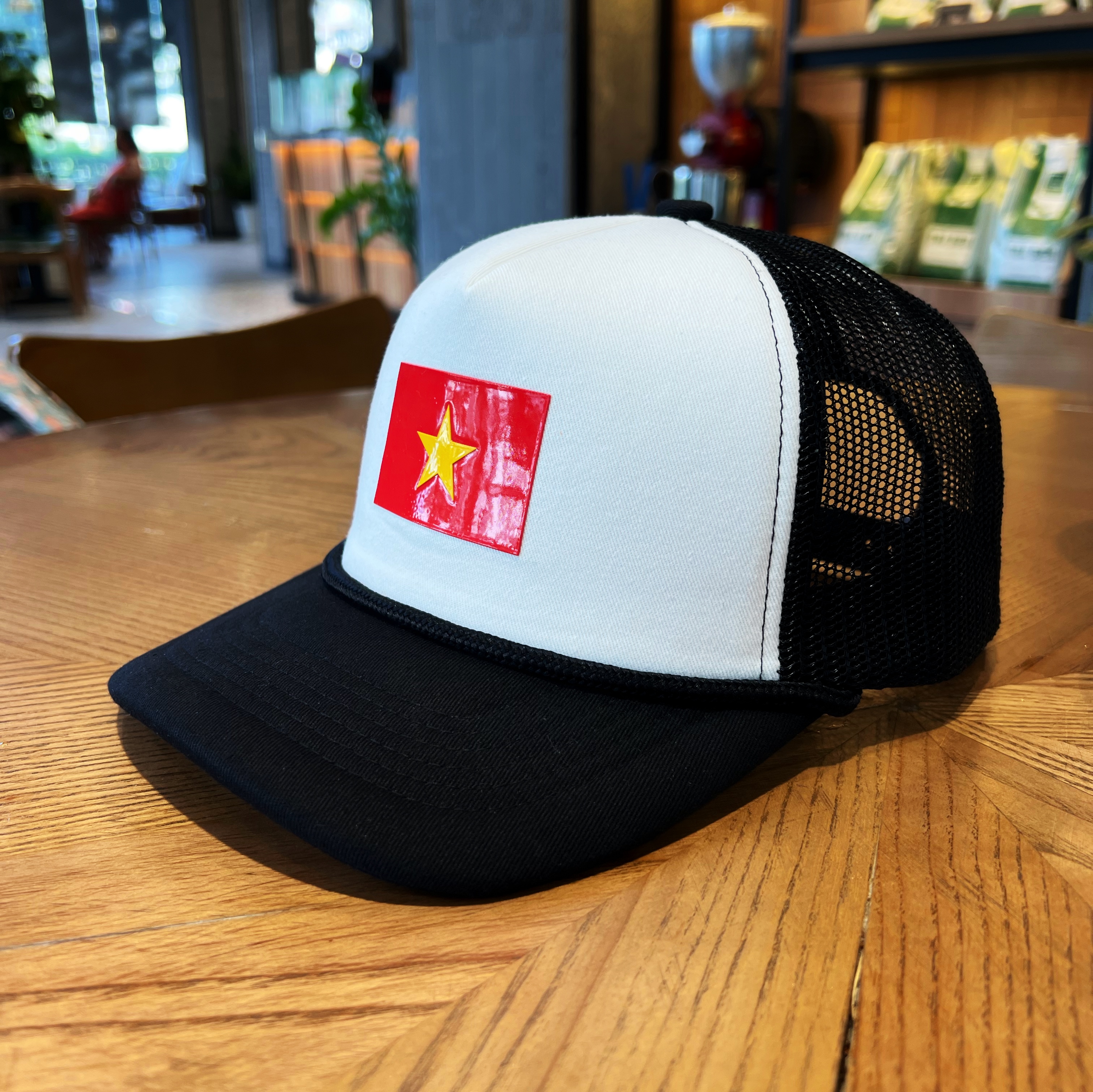 Nón Mút Foam Lưỡi Trai Vành Cong fom Trucker logo lá cờ Việt Nam chất liệu silicon nổi 3D LƯỚI  quai cài nút Brand One Hat - nón thuộc dòng gọn fom