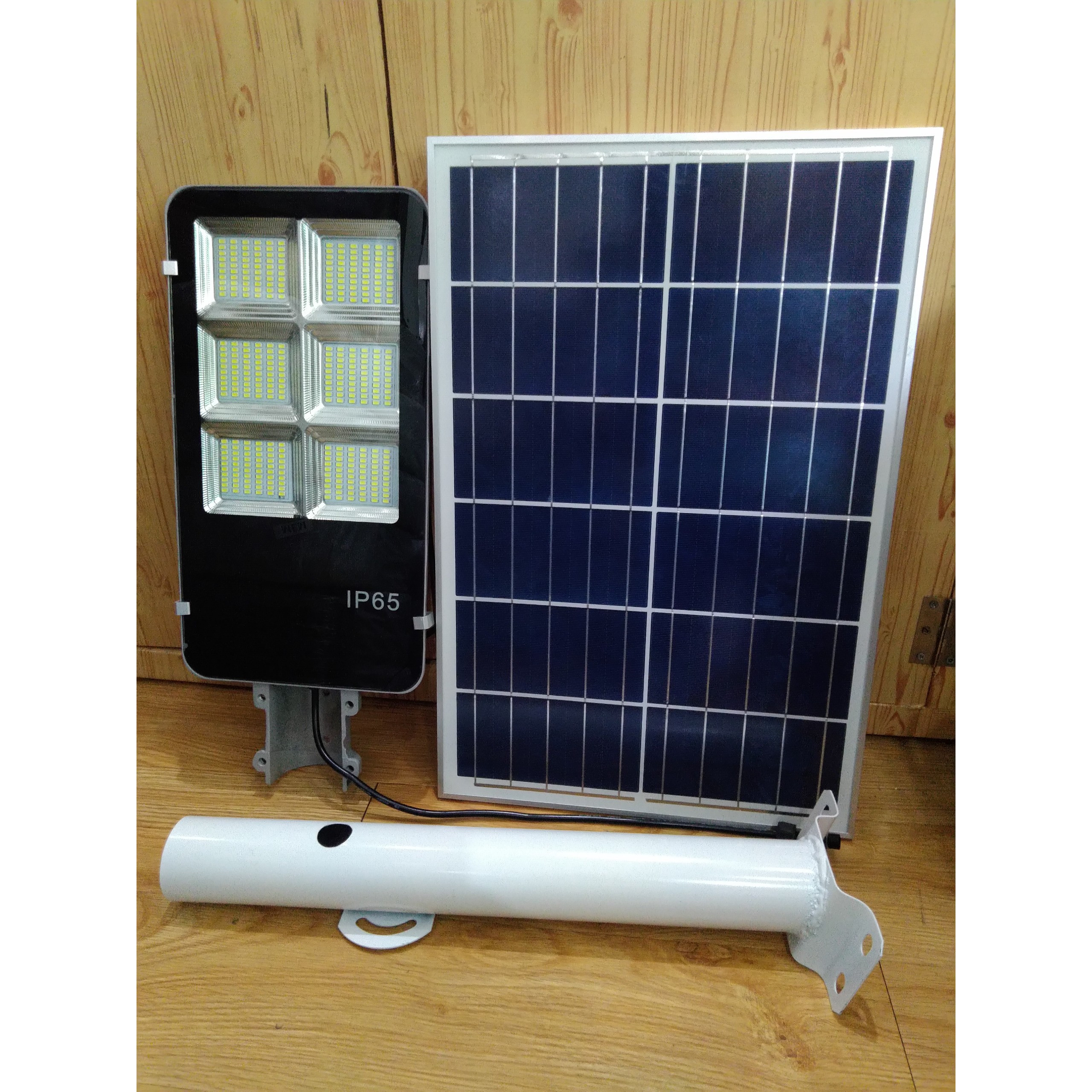 Led đèn đường 100W năng lượng mặt trời dành cho sân vườn