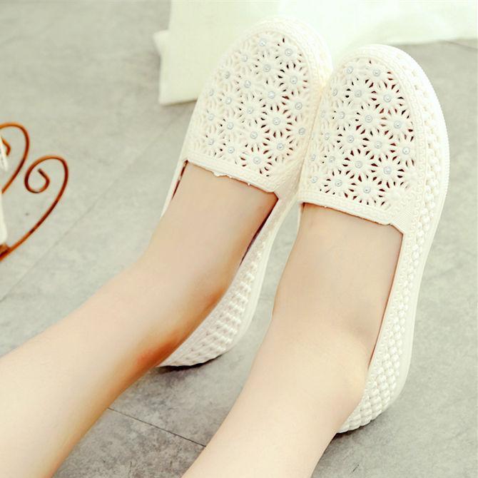 Giày nhựa đi mưa, đi biển