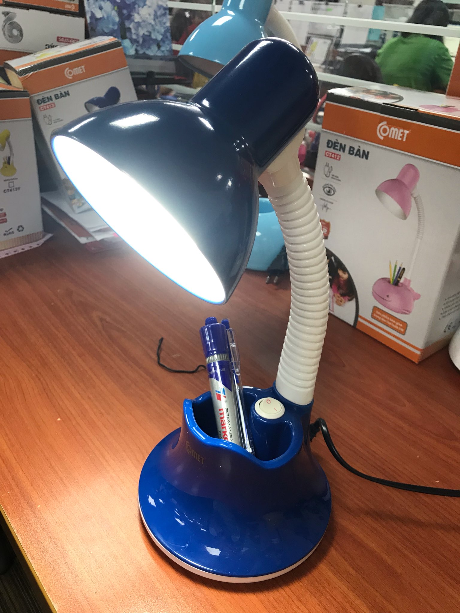 Đèn Bàn Học Sinh Comet CT413