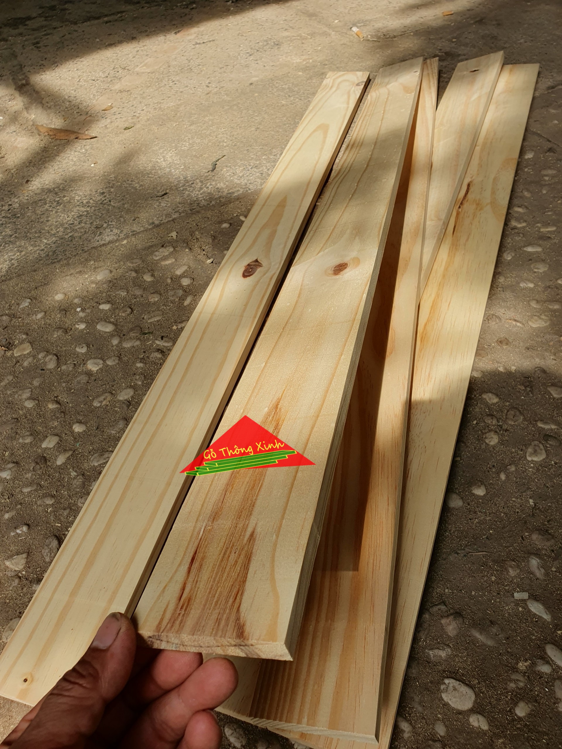 Tấm gỗ thông dài 100cm,rộng 7cm,dày 1.3cm đã bào láng 4 mặt phù hợp đóng giường pallet,làm kệ trang trí,ốp tường,lót nền