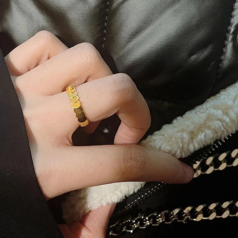 Nhẫn nữ titan không đen vảy cá đẹp Ring House