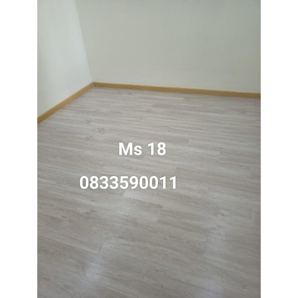 Combo 35 miếng (5m2). SÀN NHỰA GIẢ GỖ có keo sẵn giá rẻ, cốt trắng nguyên sinh loại 1