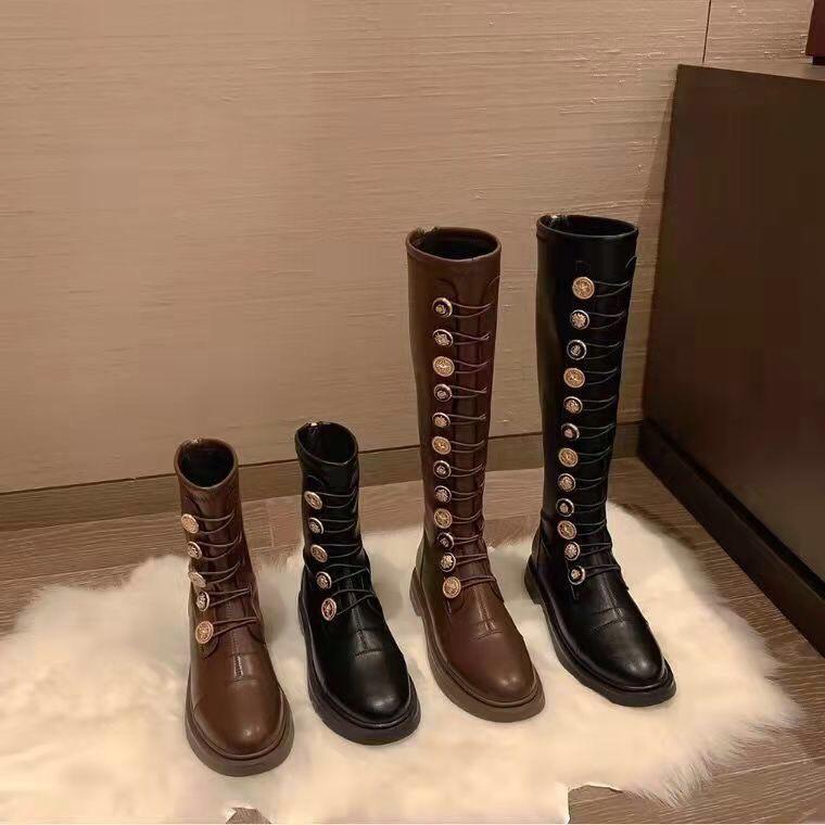 Boots bốt da cổ lửng đính cúc đồng style bốt chiến binh nổi bật B016