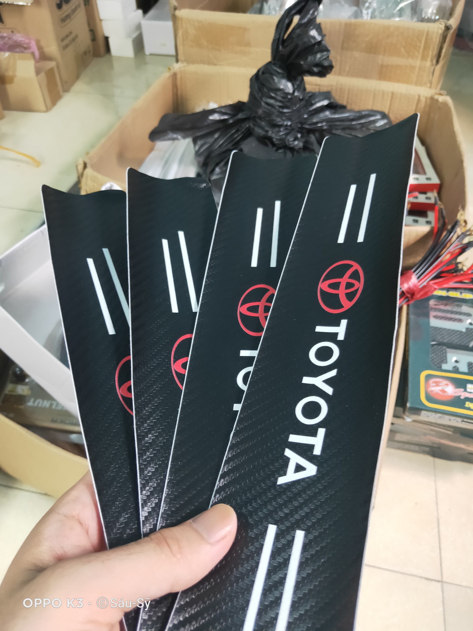 TOYOTA - Bộ 9 miếng dán bậc cửa trong ngoài và Cốp Sau Ô tô Chống trầy bằng Sợi Carbon
