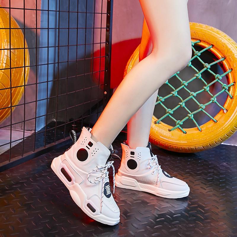 Classic high fashion sneaker for ladies