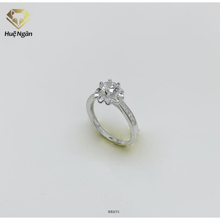 Nhẫn bạc 925 Huệ Ngân - 6 chấu Cánh hoa viền đá 6 li RR1175