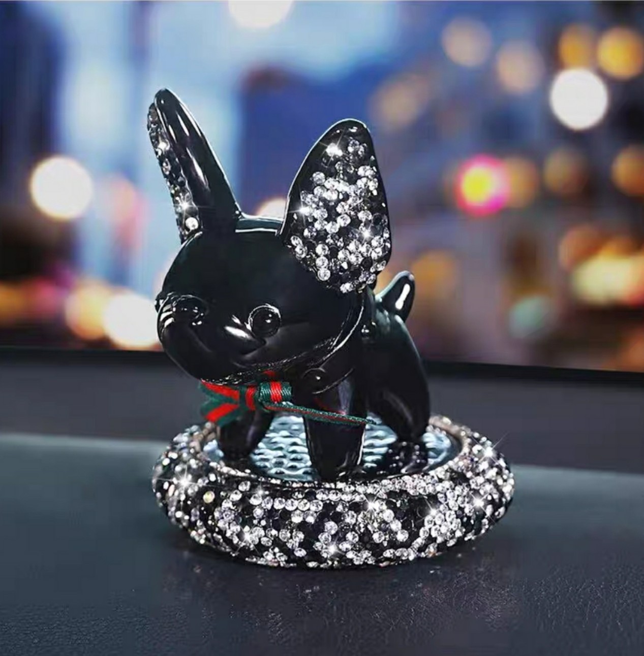 Chó Bull Đính Đá Trang Trí Taplo Oto Nước Hoa Thơm Xe