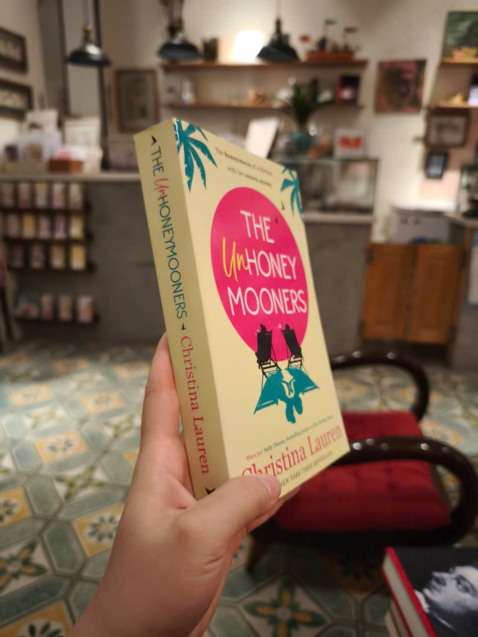 Sách - The Unhoneymooners by Christina Lauren -  Fiction / Romance in English