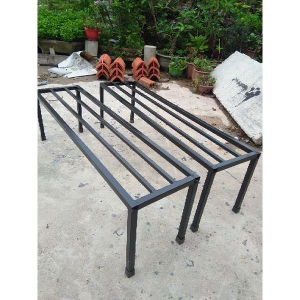 Kệ thép Dài 100cm.Rộng 25cm.Cao 30cm. 4 chân. Hộp thép 20*20mm
