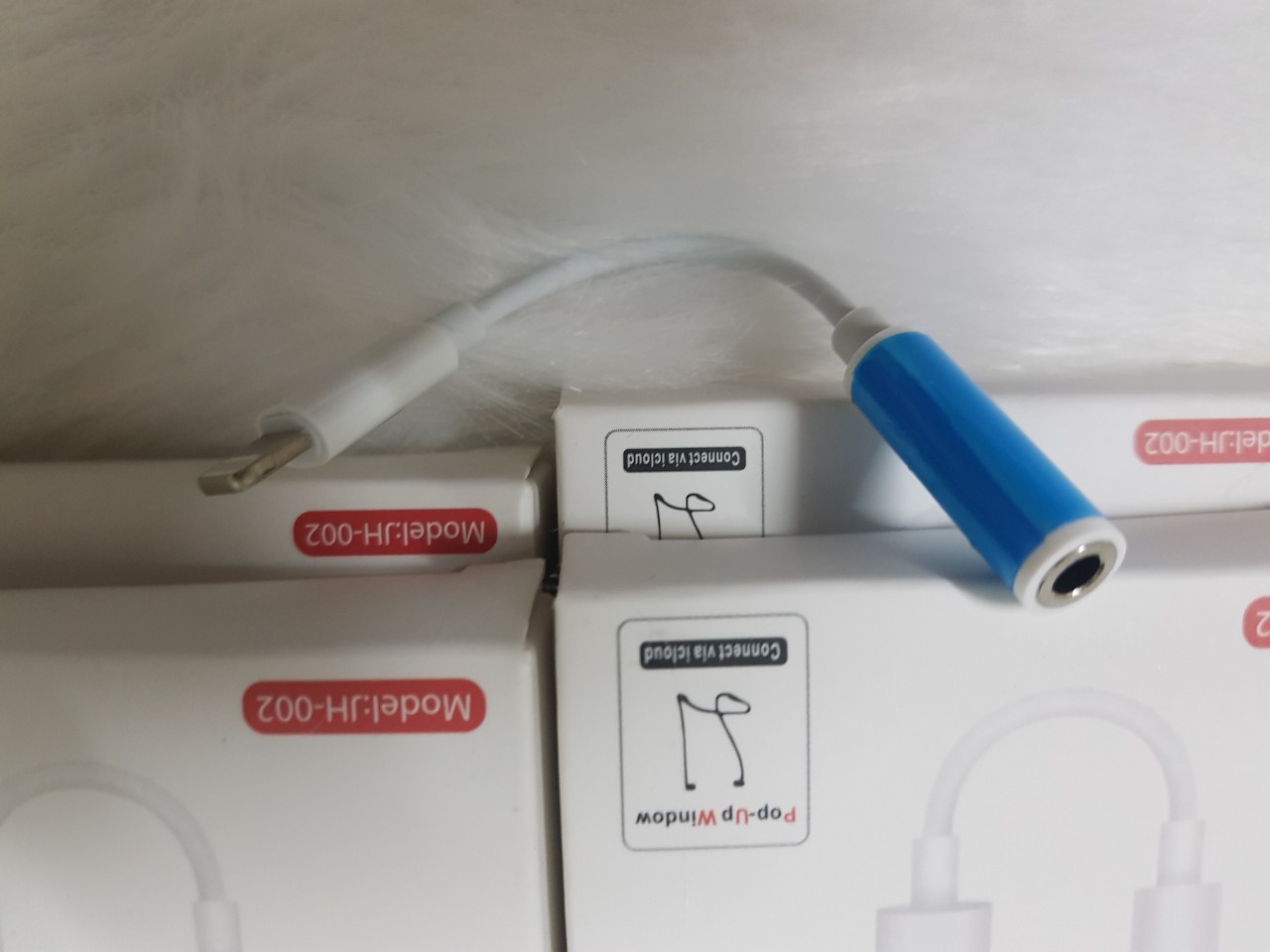 Cáp chuyển đổi cổng Light.ning sang 3.5mm - Cáp chuyển đổi jack tai nghe jack 3.5mm cho i.Phone cổng light.ning - Hàng chính hãng