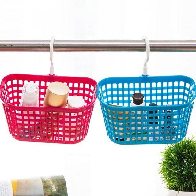 GIỎ NHỰA TREO ĐỰNG ĐỒ DÙNG NHÀ TẮM , NHÀ BẾP CÓ MÓC TIỆN LỢI