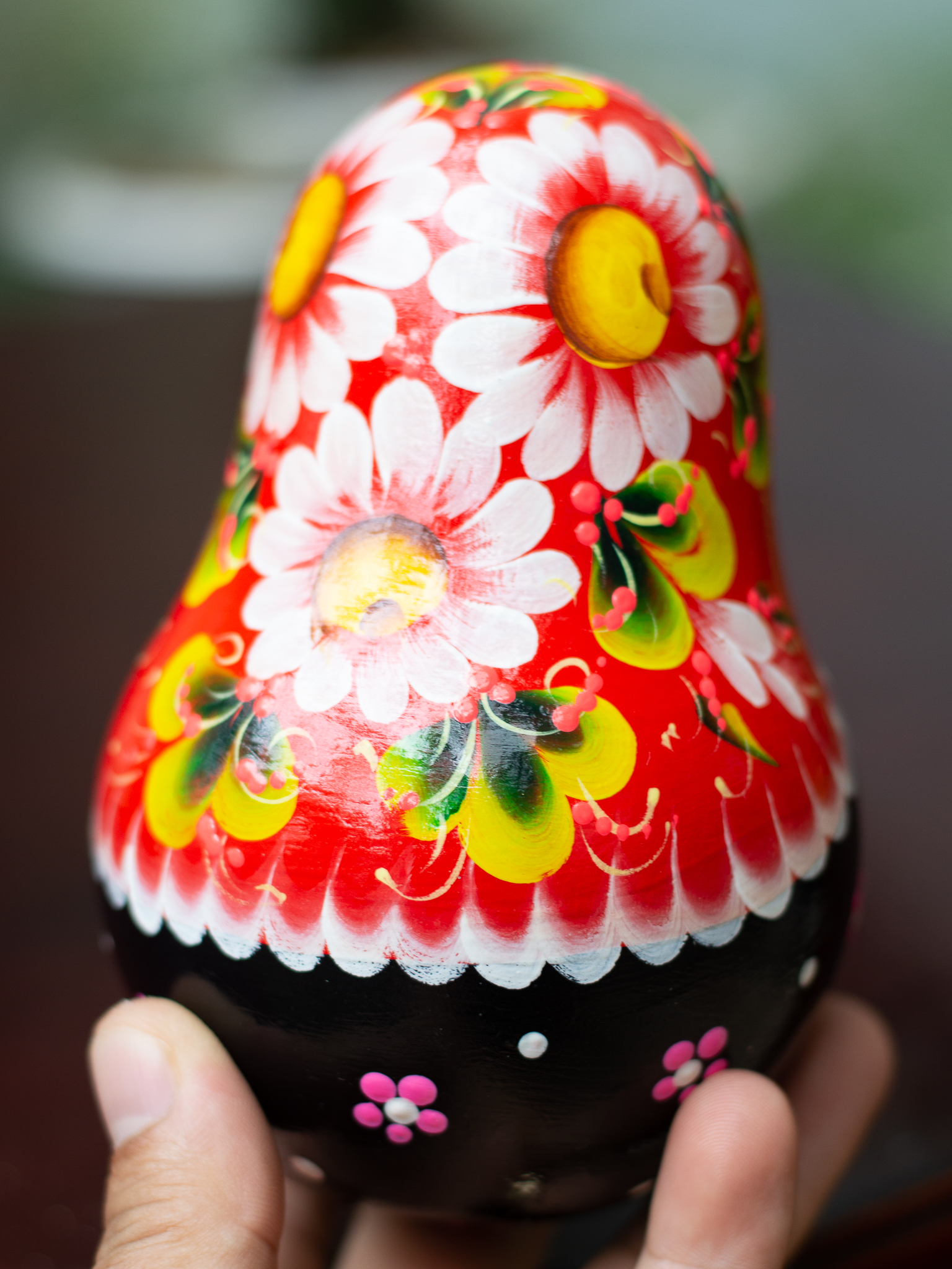 BÚP BÊ LẬT ĐẬT NGA SIZE 16CM VẼ HOA VĂN "CÔ BÉ ÔM ĐÀN BALALAIKA" CÓ CHUÔNG