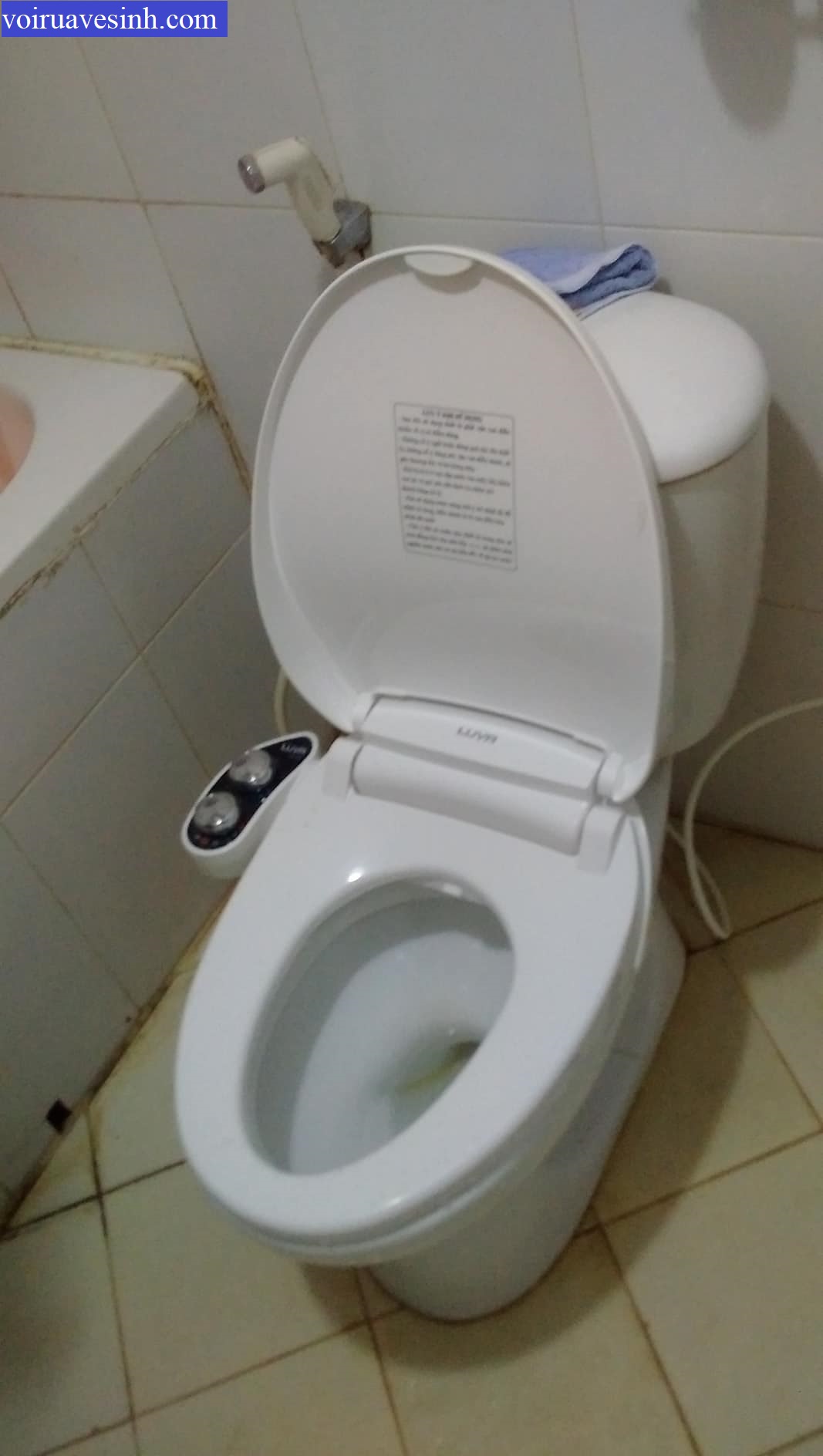 Nắp Bồn Cầu Thông Minh Luva Bidet LB204, Chính Hãng BH 3 năm, Có Nóng Lạnh, Model 2022, Đổi Lỗi 15 Ngày, 2 Vòi Rửa Công nghệ 100% Hàn Quốc