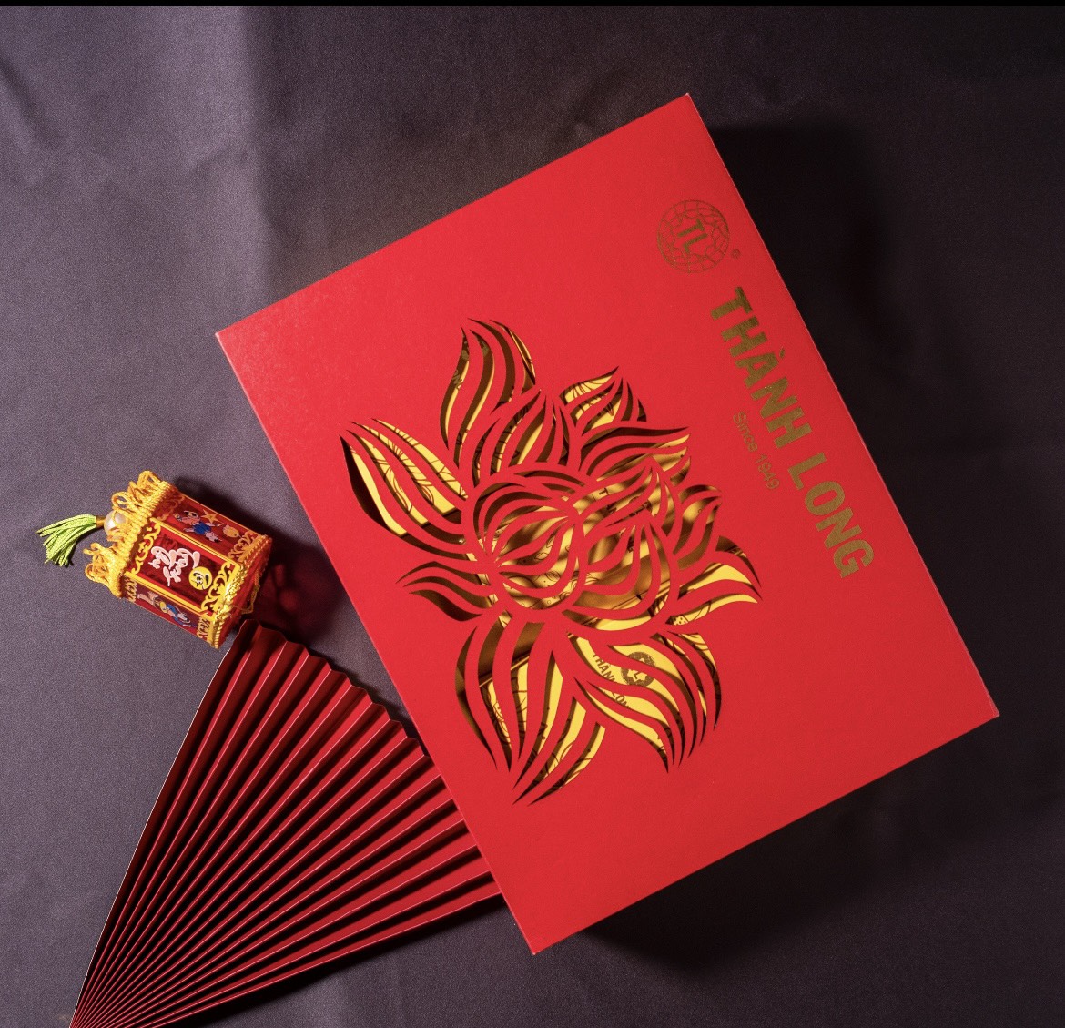Bộ hộp Bánh trung thu 4 bánh 2 trứng 220g cao cấp tráng gương Long Hưng - Thành long - 880g - tặng 1 hộp trà - VIỆT NAM