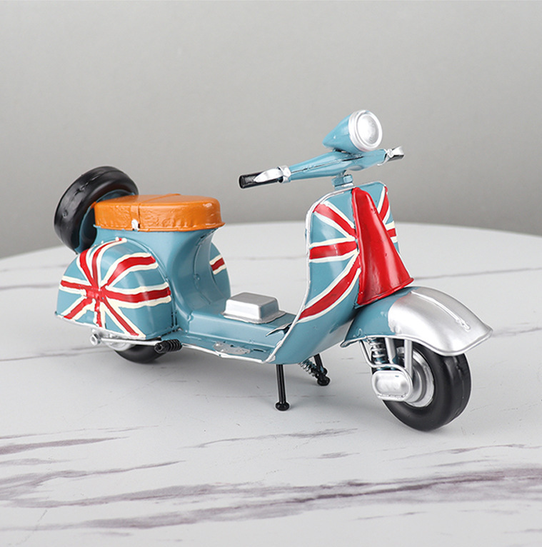 Mô Hình Xe Vespa Cổ Lá Cờ - Trang Trí Nghệ Thuật Vintage, Trang Trí Để Bàn, Kệ Tủ