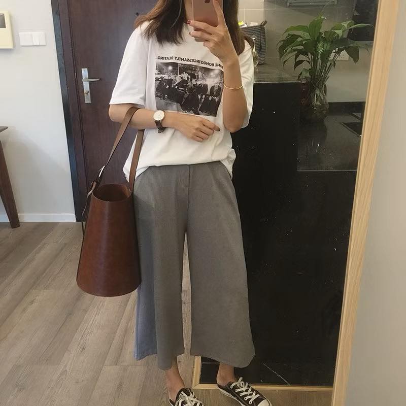 Áo pull nữ màu trắng trẻ trung hình họa tiết bức tranh