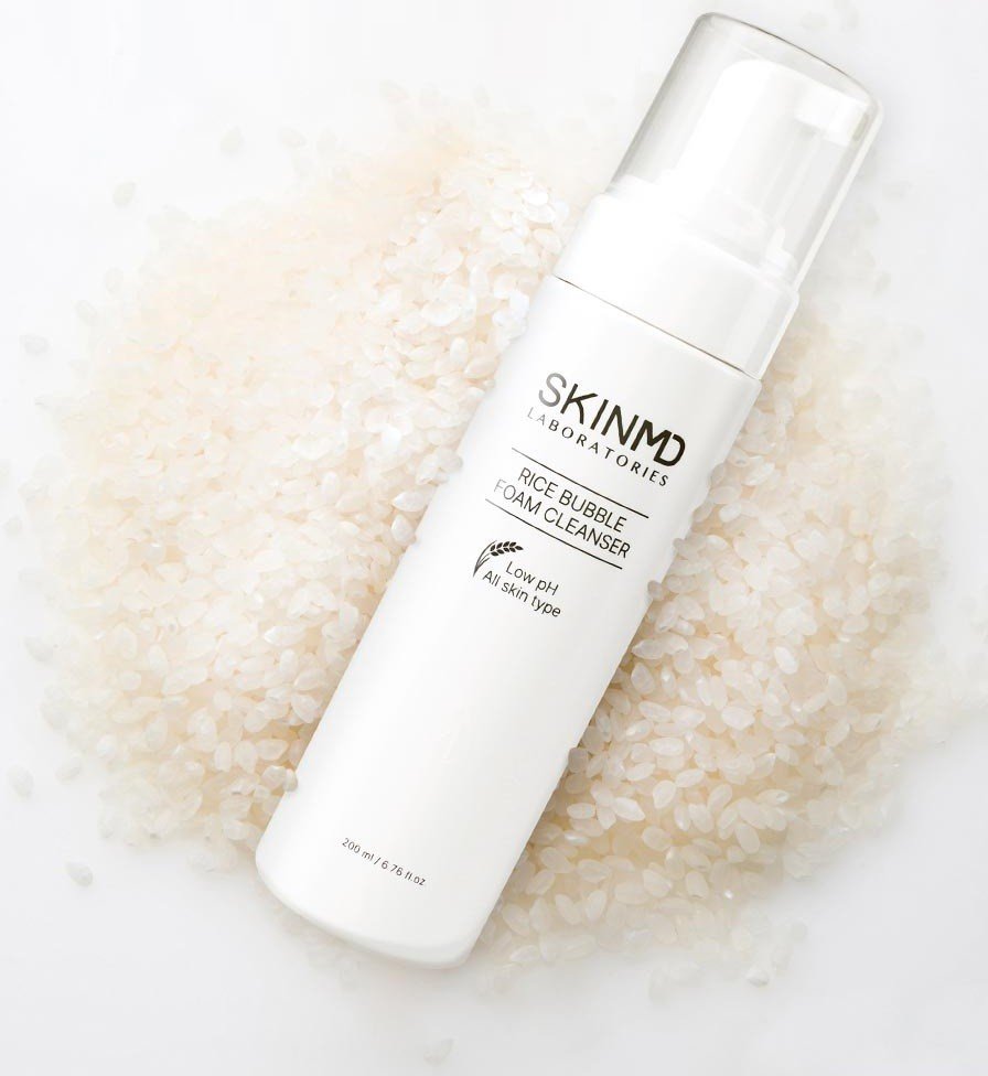 Sữa rửa mặt làm trắng da skinmd foam cleanser giảm sạm nám,làm sạch toàn diện và tẩy tế bào chết dịu nhẹ, cân bằng pH tự nhiên phù hợp với mọi loại da 200ml