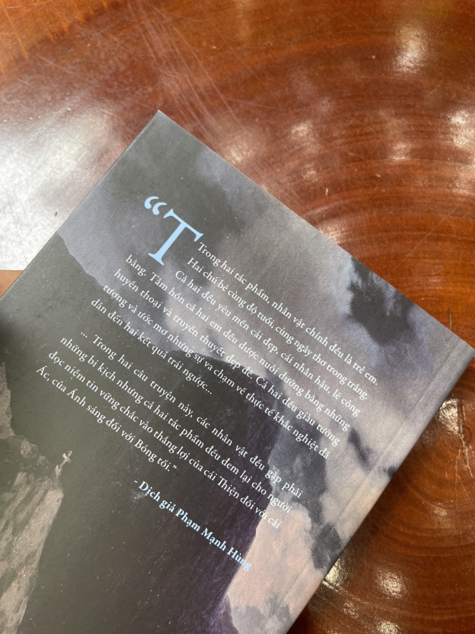 CON TÀU TRẮNG - Chingiz Aitmatov - Phạm Mạnh Hùng dịch - Phoenix Books (bìa mềm)