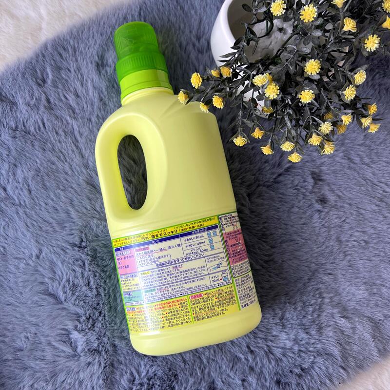 Nước tẩy quần áo Kao Nhật Bản 1000ml