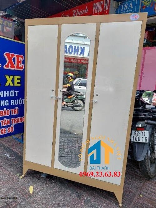 Tủ sắt quần áo 3 cánh 1m8 x1m2