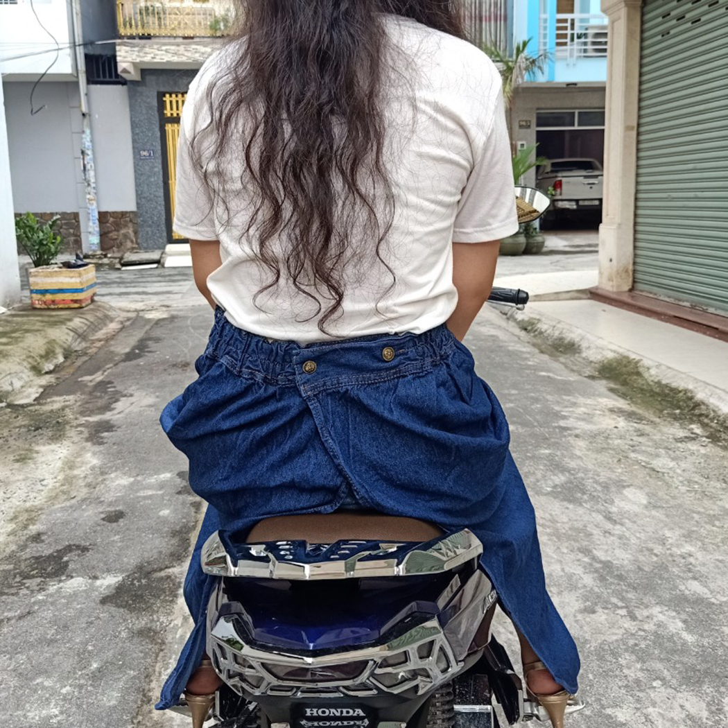 Váy Chống Nắng Jean Nữ Cao Cấp Vải Dày Dặn, Mềm Mại Có Túi Và Nút Bấm Lưng Thêu Họa Tiết Nai Vàng