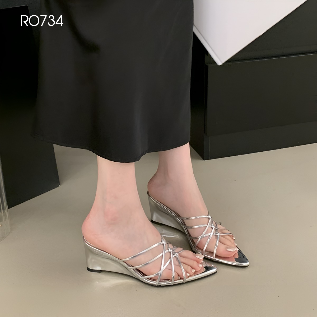 Dép nữ quai chéo, mũi nhọn, đế xuồng ROSATA RO734 - 5p - Vàng, Bạc - BKSTORE