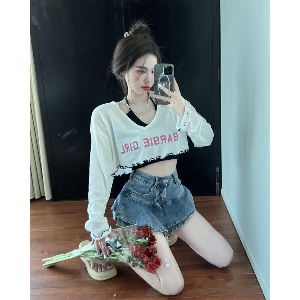 Set Áo Croptop Nữ Dài Tay Chạy Viền In Chữ Barbie Kèm Áo Yếm Trong