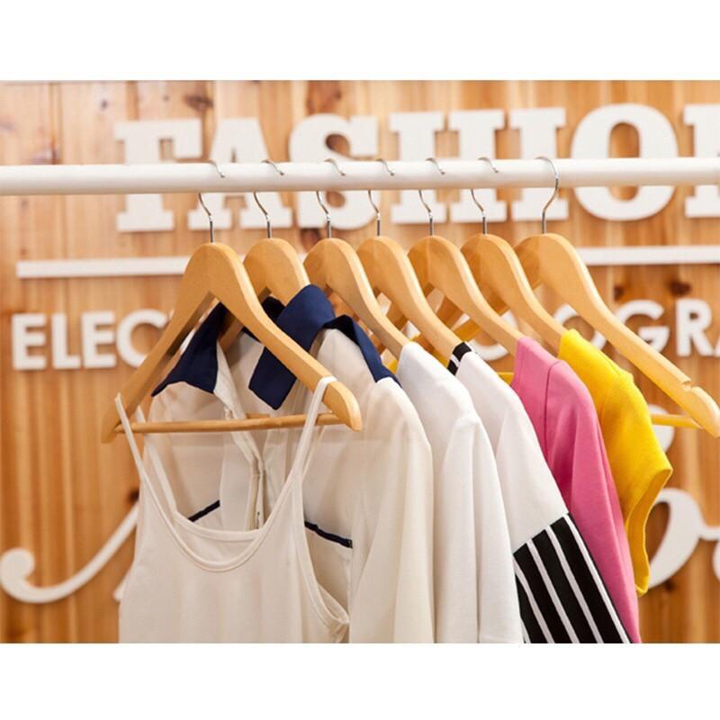 Móc treo quần áo bằng gỗ tam giác vàng có thanh ngang, dùng cho cửa hàng, shop thời trang và khách sạn