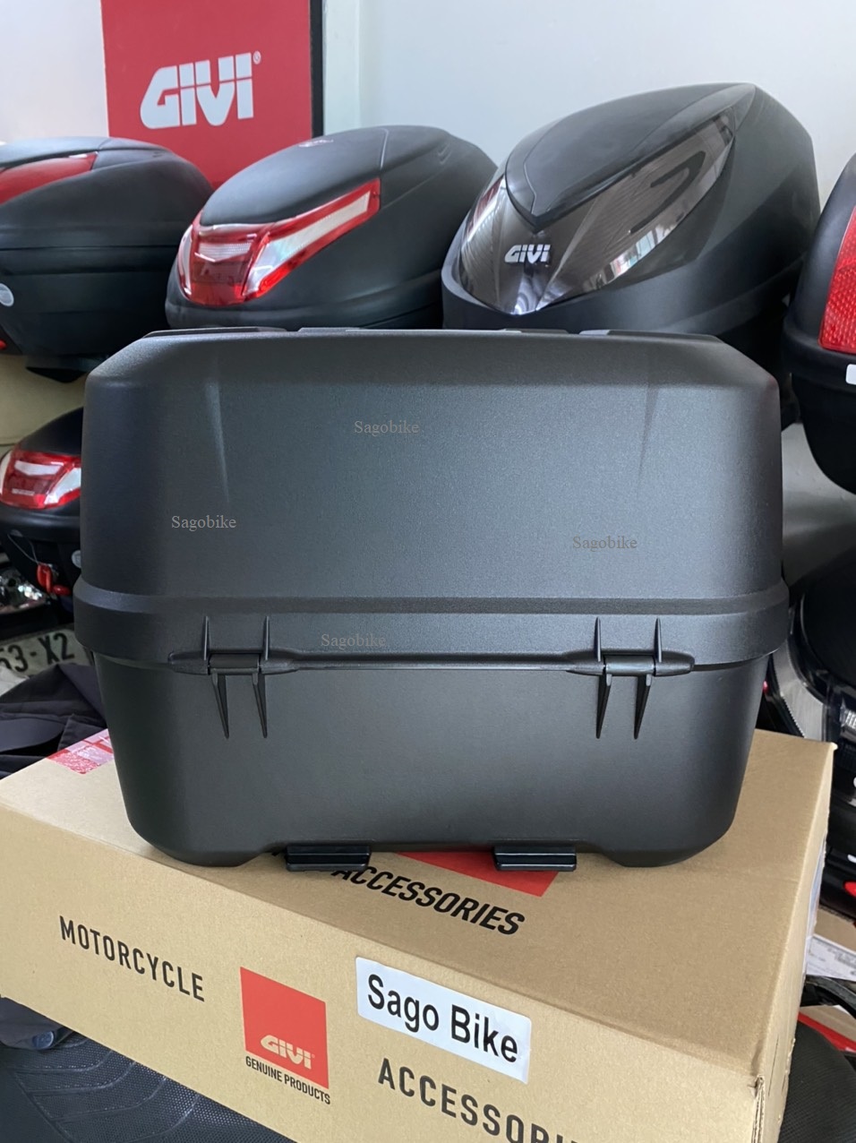 Thùng Givi B33NM, thùng givi 33lit kèm đế, ốc gắn