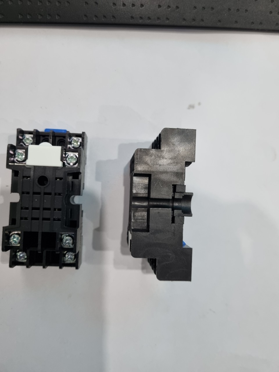 Rơle trung gian Chint JZX-22FD/4Z loại 14 chân dẹt nhỏ, đế CZY14B