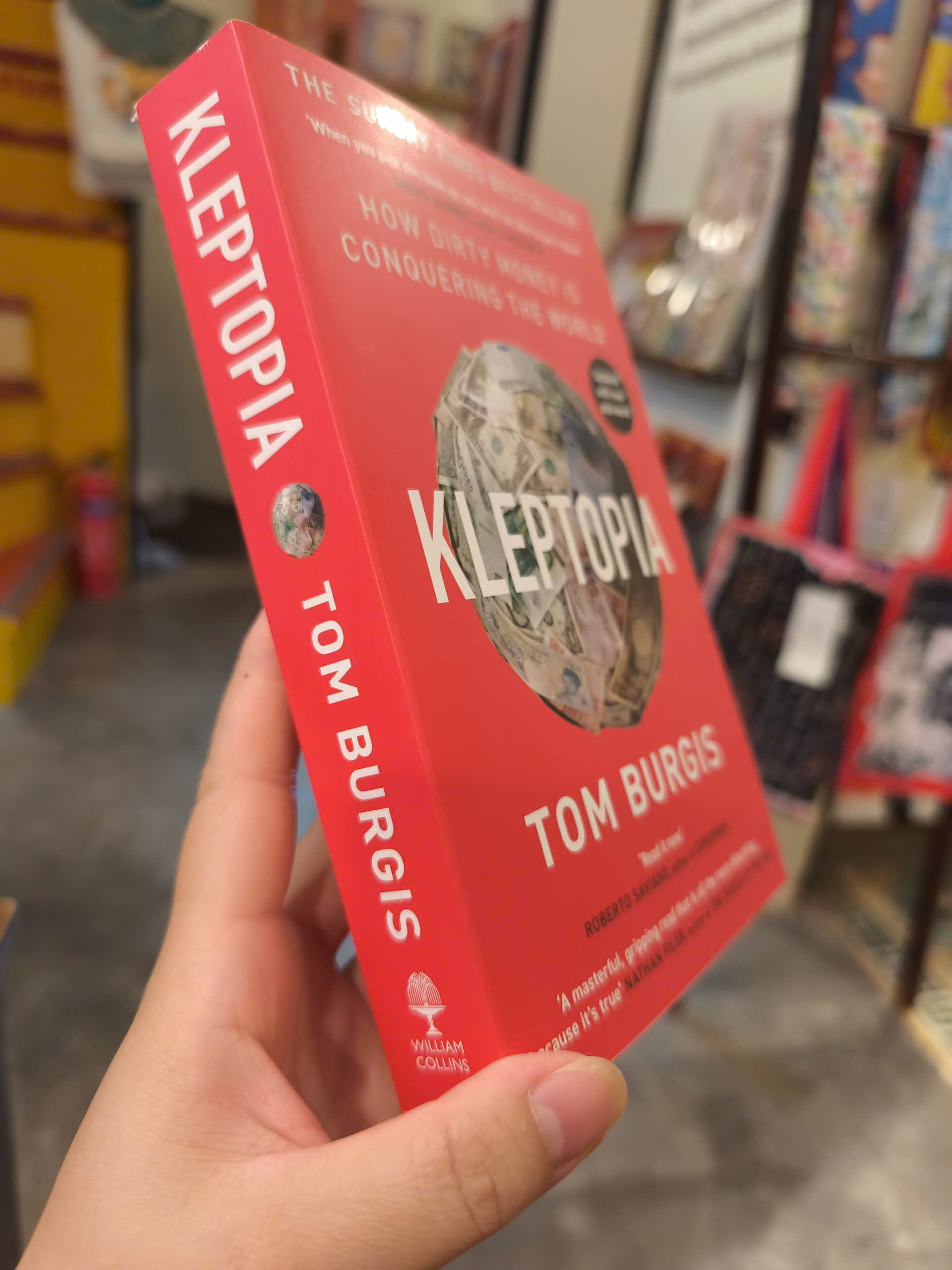 Sách - Kleptopia : How Dirty Money is Conquering the World by Tom Burgis - Sách ngoại văn UK