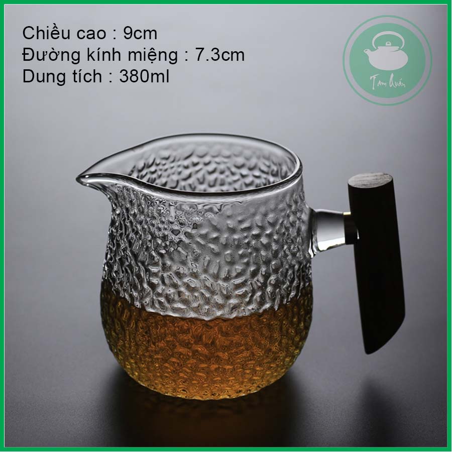 Tống chuyên trà thủy tinh chịu nhiệt hạt sần cán gỗ 380ml