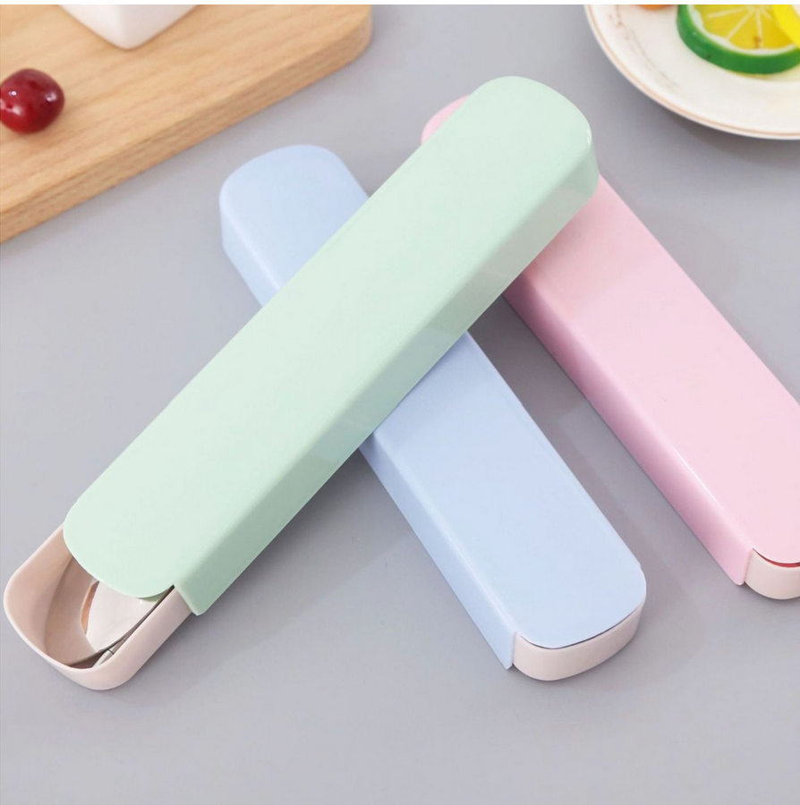 Bộ 3 món thìa,dĩa,đũa kèm hộp đựng tiện dụng - Sản phẩm bằng nhựa lúa mạch an toàn thân thiện - Giao màu ngẫu nhiên