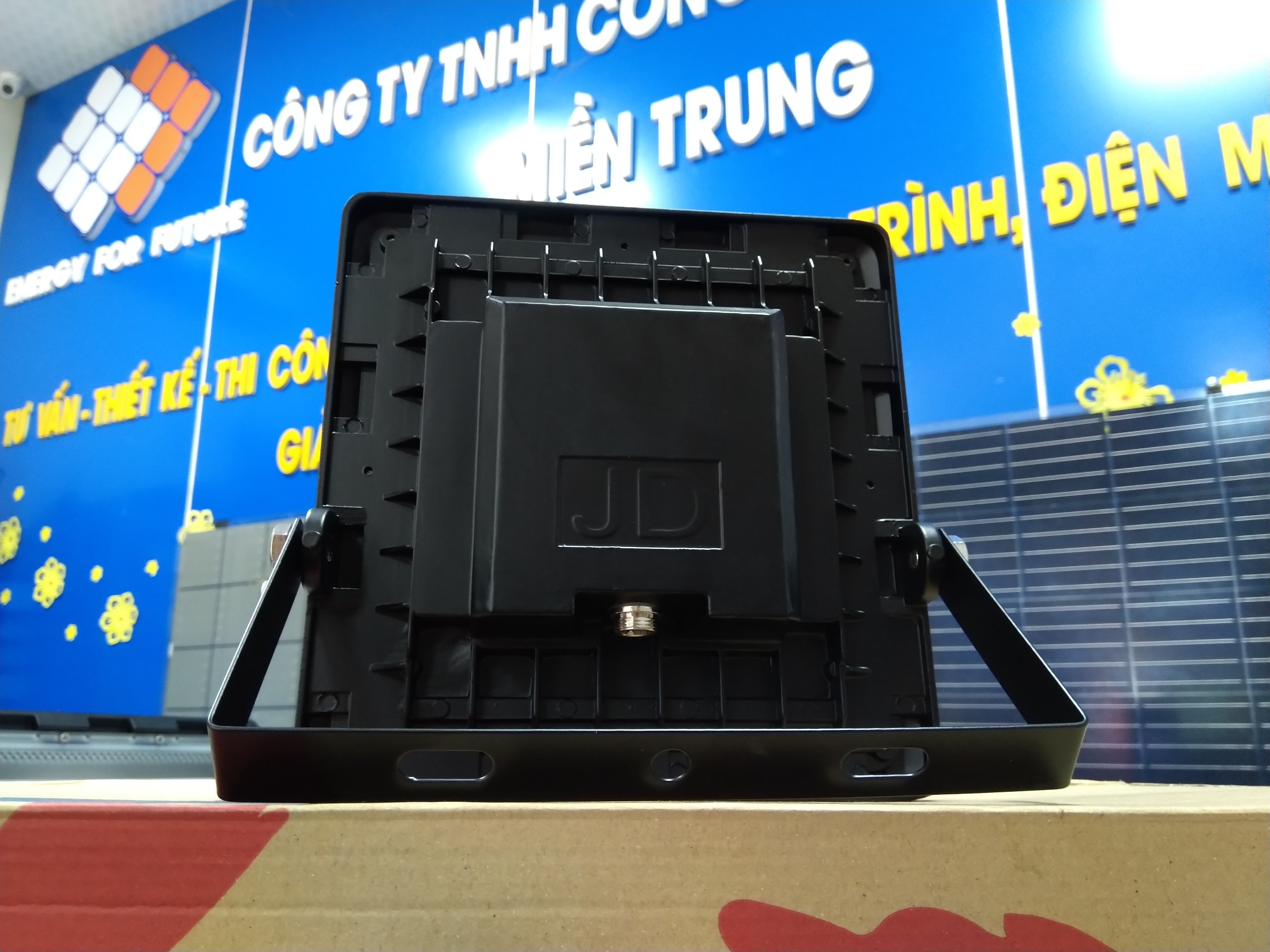 Đèn pha NLMT công suất 70W - JD770