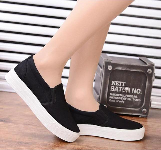 Giày slip on vải trơn đế bánh mì - Màu Đen size