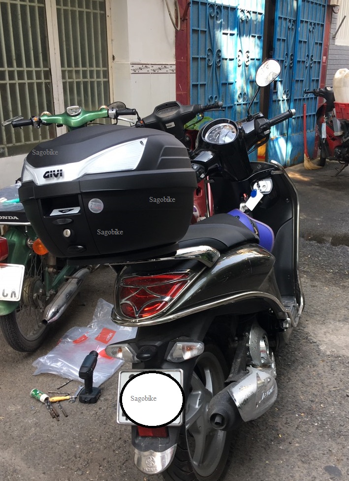 Thùng Givi B27NT lắp cho xe Janus