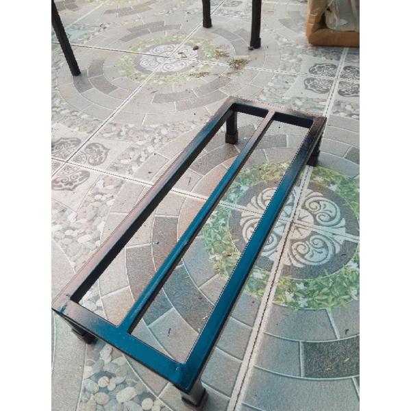 Kệ thép kê chậu cây Dài 80cm. rộng 30cm.Cao 15cm. 1 nan phụ. Hộp thép 2x2cm. 4 chân