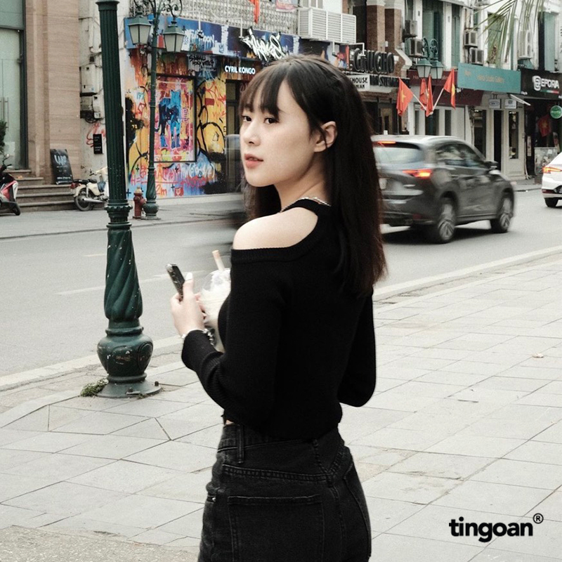 Áo len dáng lửng khoét hai vai đen tingoan SOMI TOP/BL