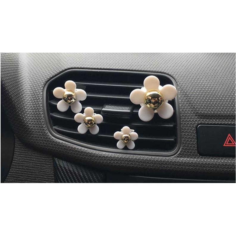 Set 4 bông cúc họa mi tặng kèm sáp thơm cài cửa gió ô tô - Hoàng Đông Shop